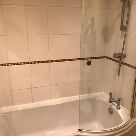 Lovely Furnished 2 Apartment *